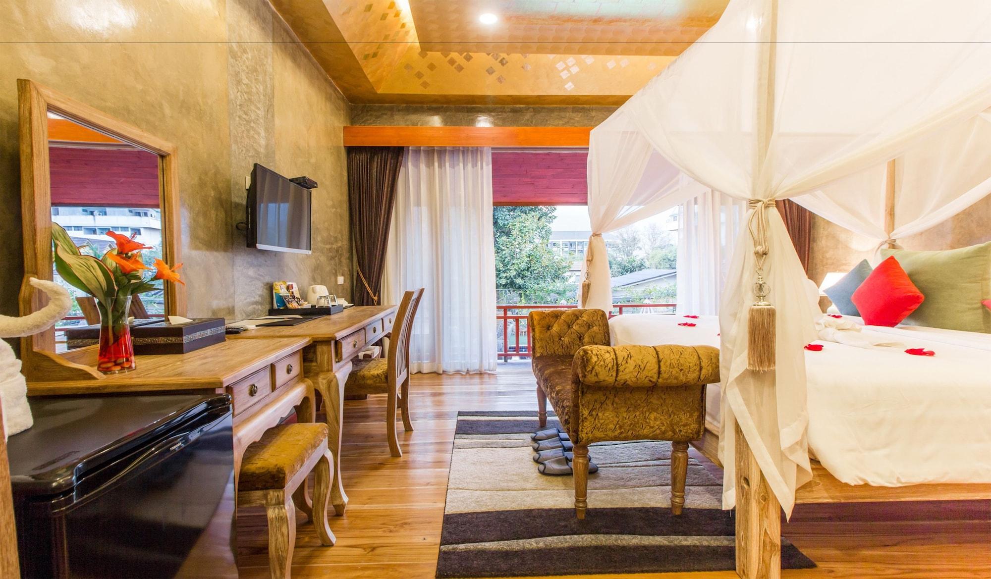 Khách sạn The Chaya And 4*